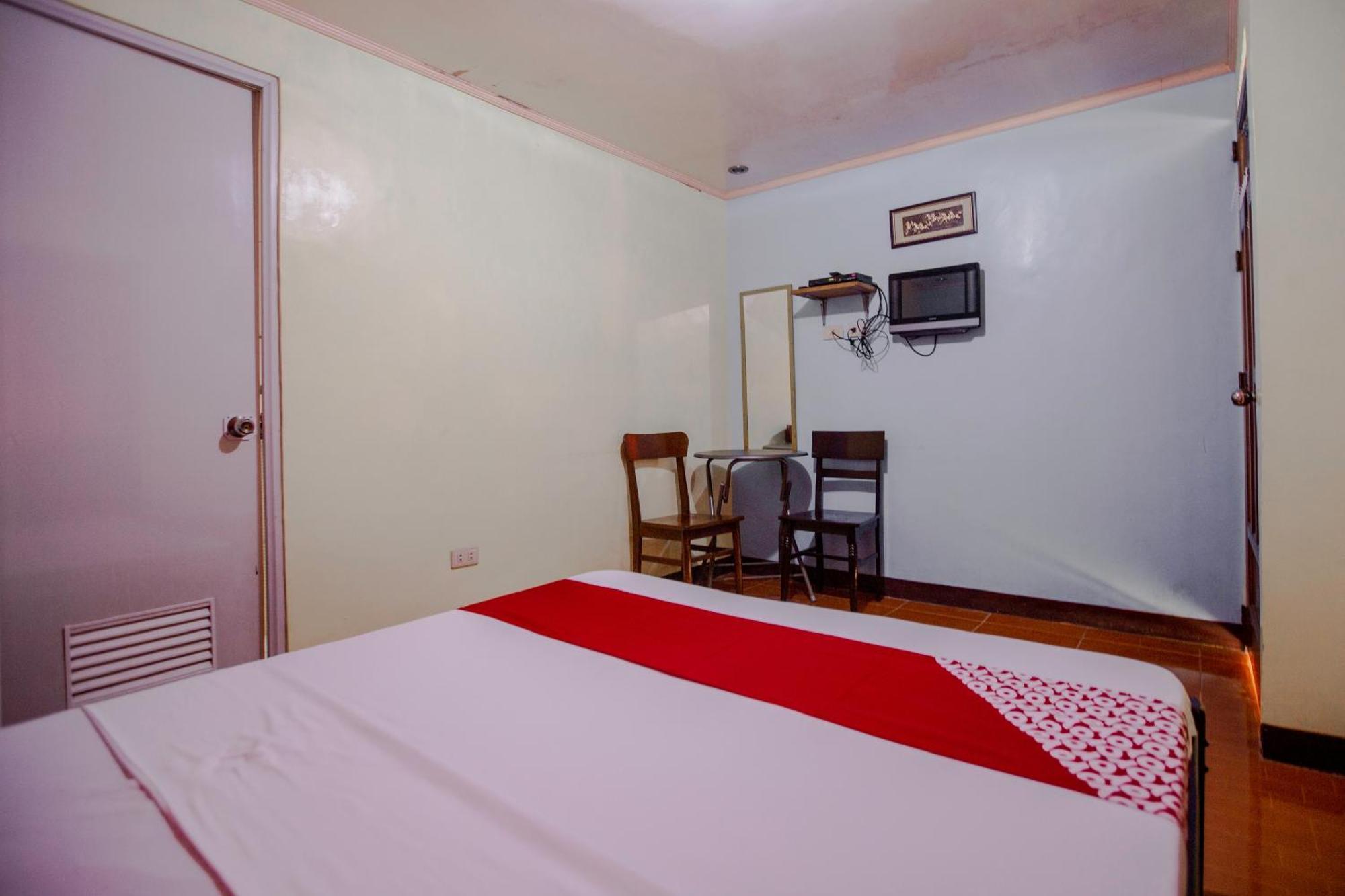 OYO 741 Sierra Travellers Inn Tagaytay City Esterno foto