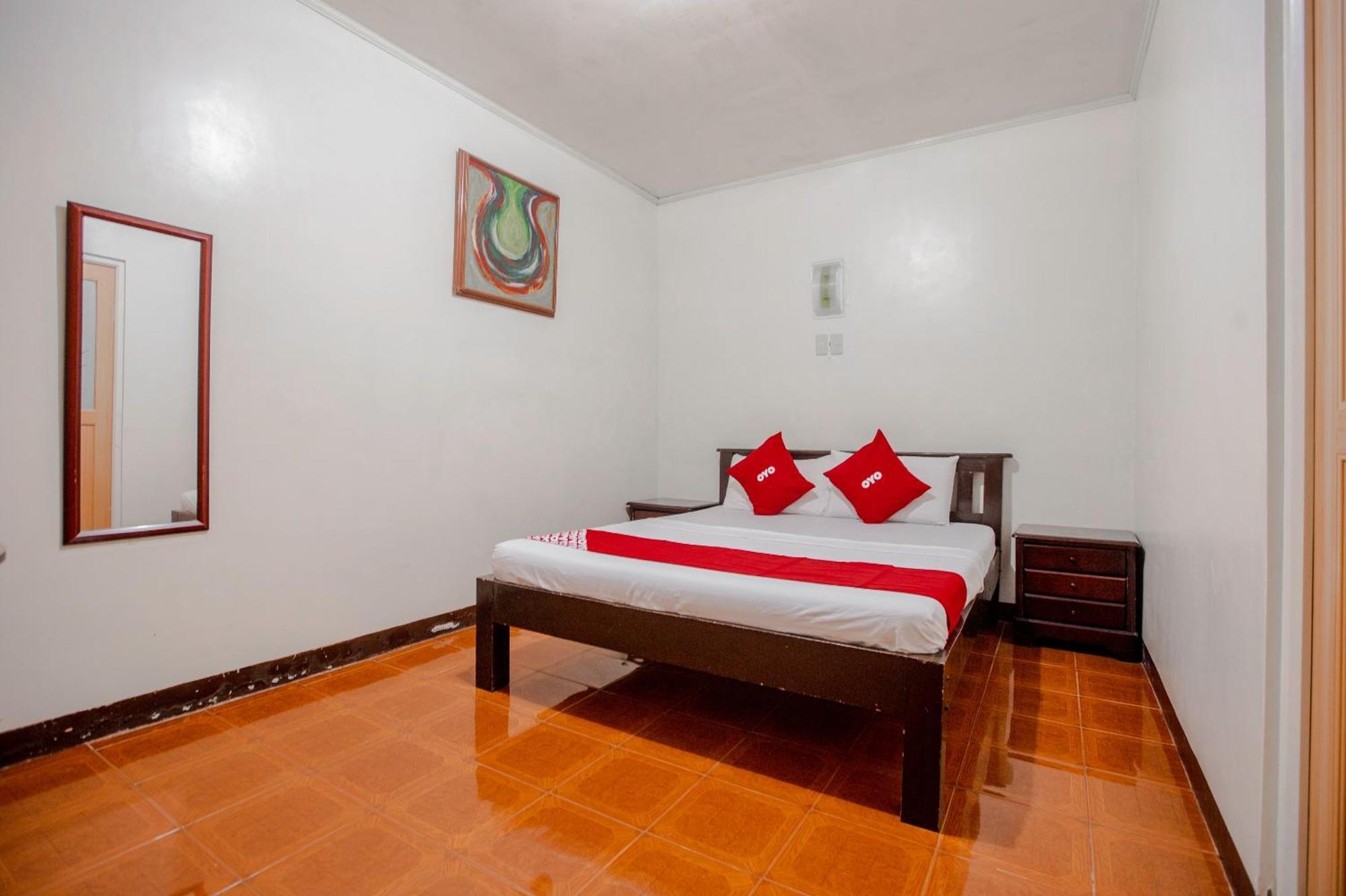 OYO 741 Sierra Travellers Inn Tagaytay City Esterno foto