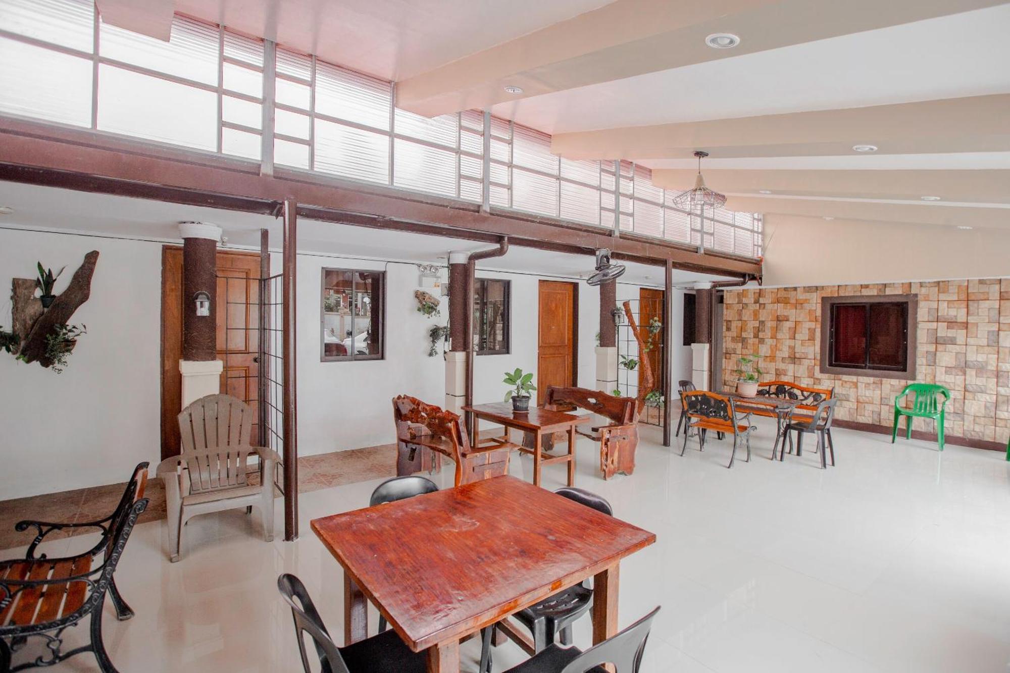 OYO 741 Sierra Travellers Inn Tagaytay City Esterno foto