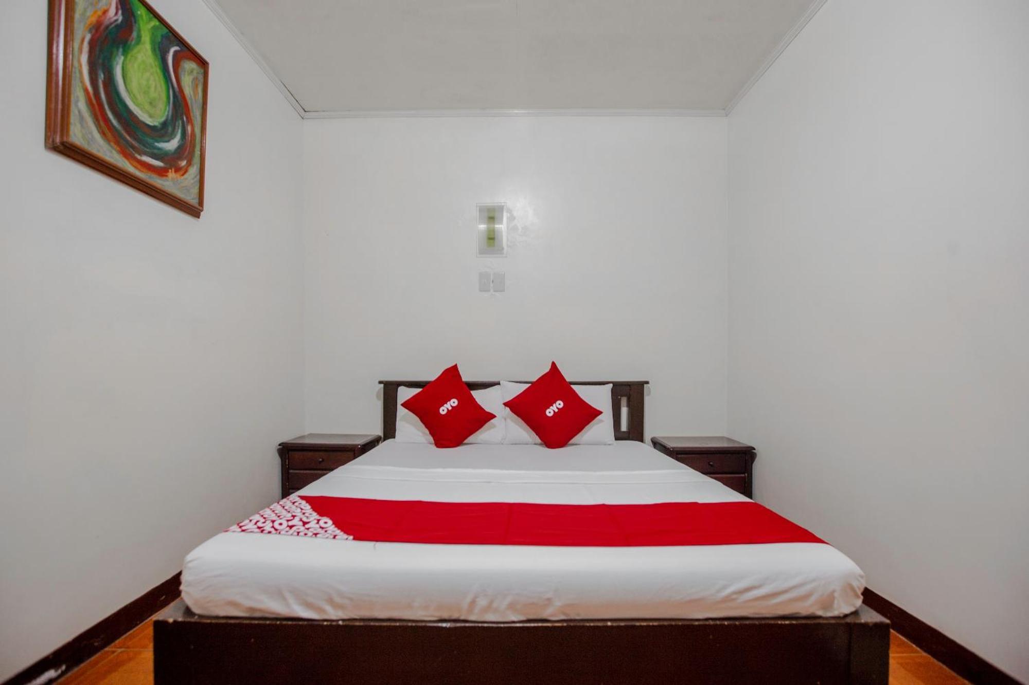 OYO 741 Sierra Travellers Inn Tagaytay City Esterno foto
